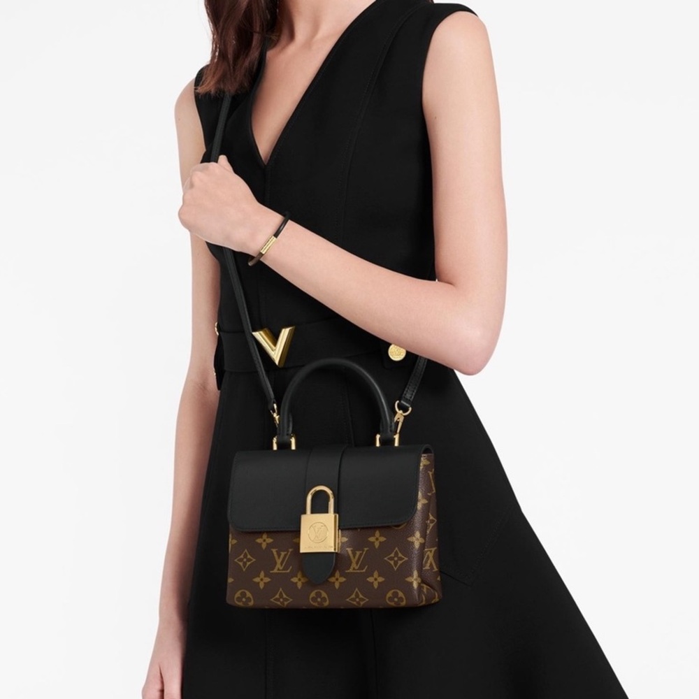 ❤️❤️ LOUIS VUITTON
Monogram Locky BB❤️❤️